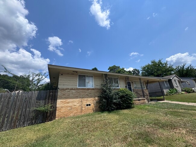Building Photo - 2214 N Berkley Dr