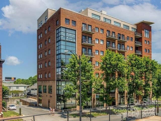 Foto principal - 715 N Church St