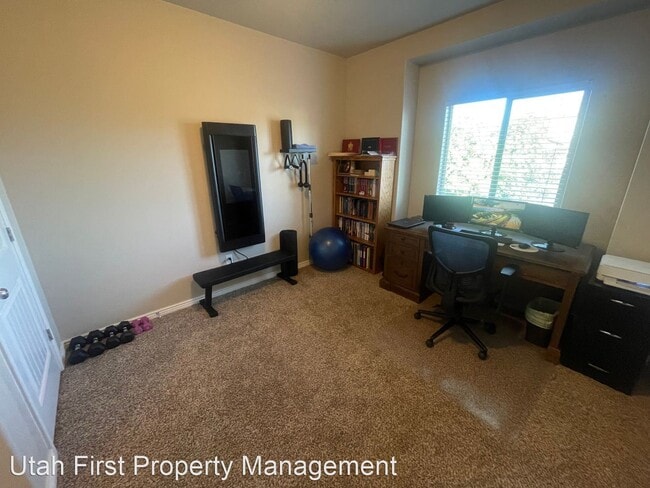 Building Photo - 4 br, 2 bath House - 3202 E Maple Mountain Dr