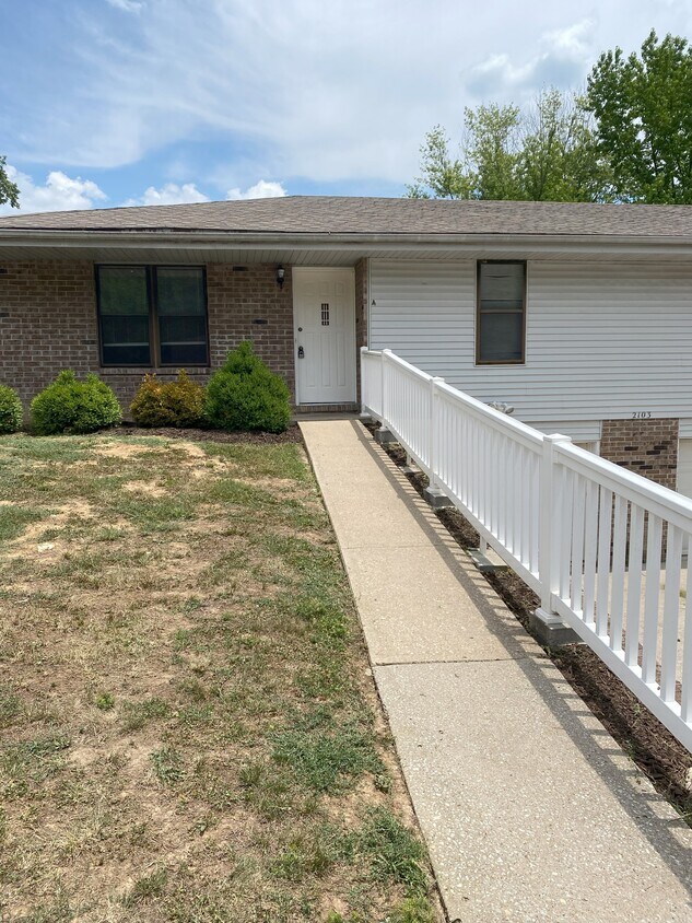 2103 Louis Cir, Jefferson City, MO 65101 Townhome Rentals in Jefferson City MO