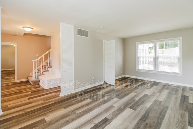 Foto del edificio - 2214 Cheltenham Blvd