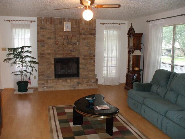 Foto del edificio - Beautiful home with 3 bedroom, 2.5 bath, g...