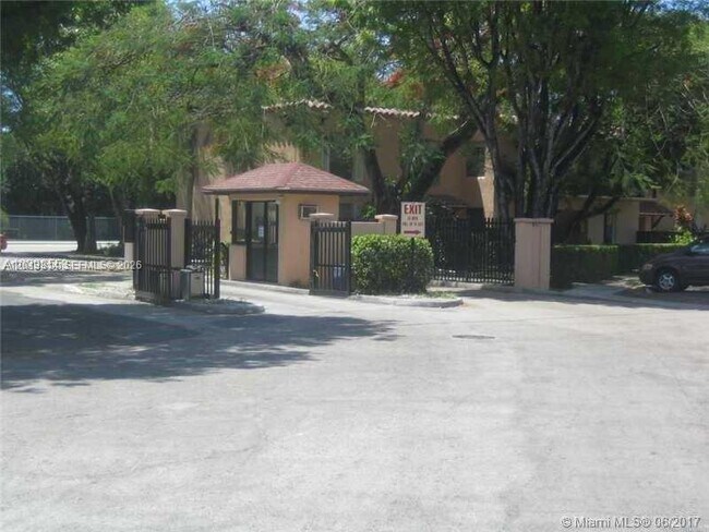 Foto del edificio - 10794 N Kendall Dr