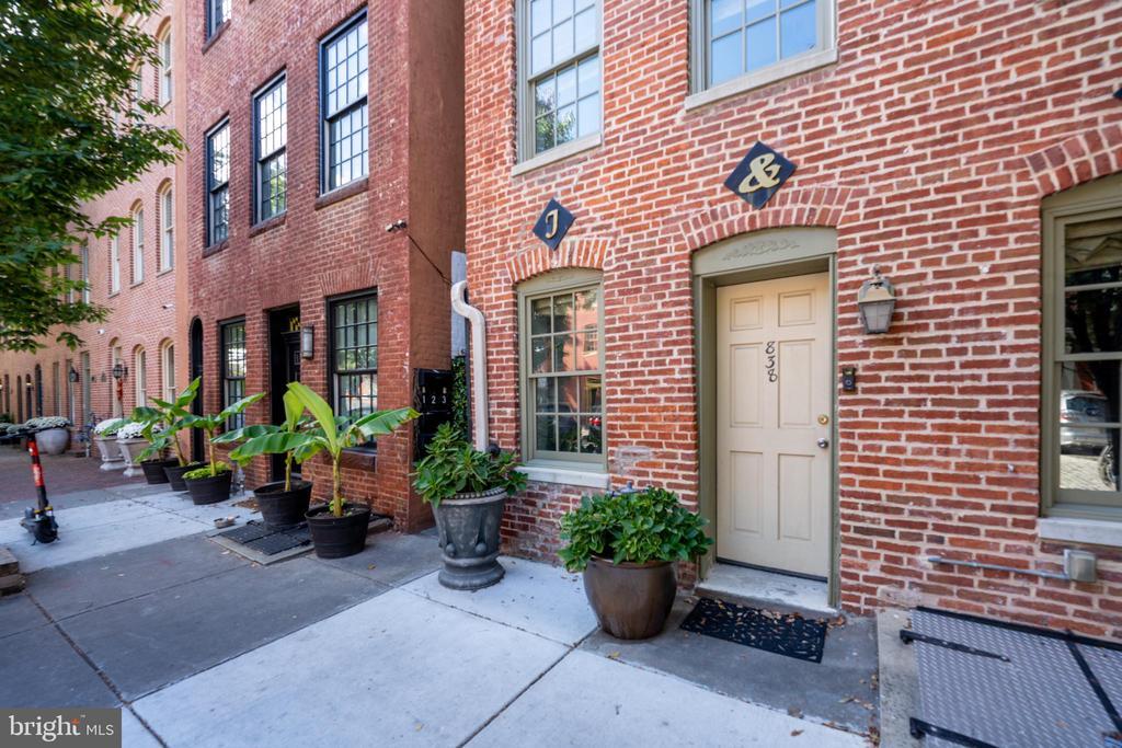 Building Photo - 838 S Bond St