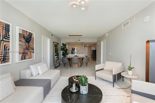 Foto del edificio - 330 Sunny Isles Blvd