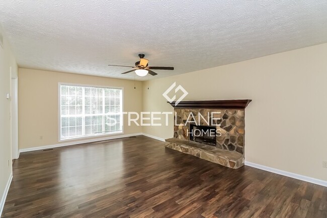 Building Photo - REDUCED! - Full month rent free!
