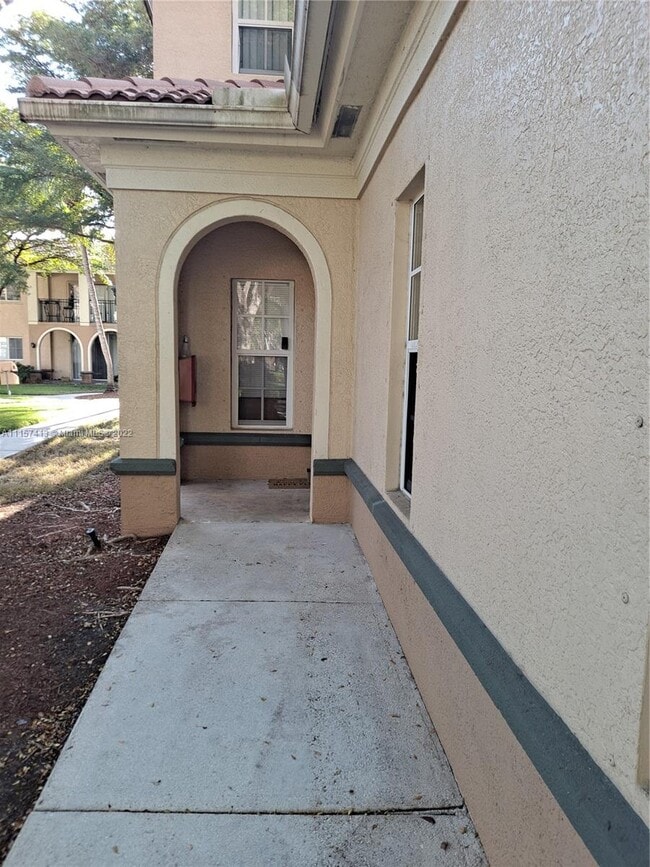 Building Photo - 2573 Centergate Dr