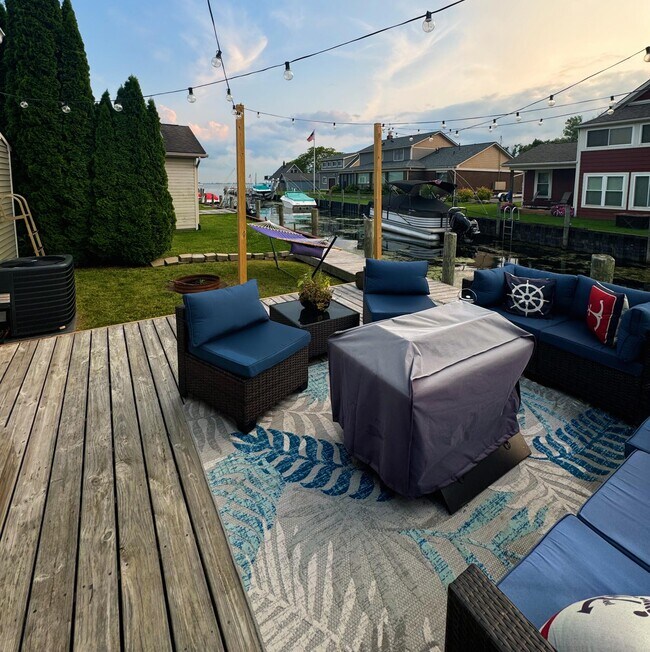 Building Photo - 7738 Oceanside Dr