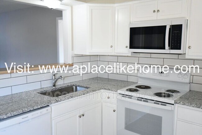 Building Photo - 912 S Edgebrook Ln