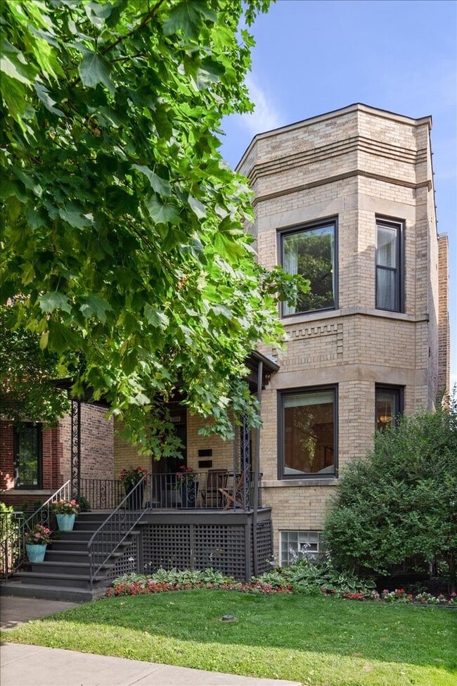 Building Photo - 2206 W Eastwood Ave