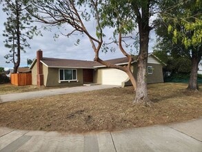 Building Photo - 10227 Avenida Real