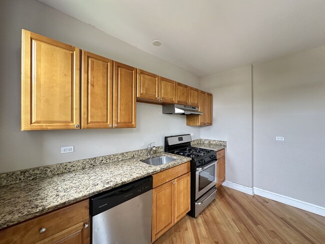 Building Photo - 1318 Oak Ave