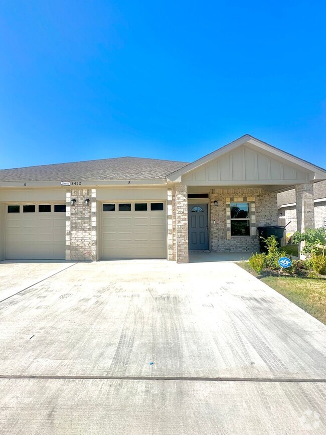 Building Photo - 3412 Abraham Dr