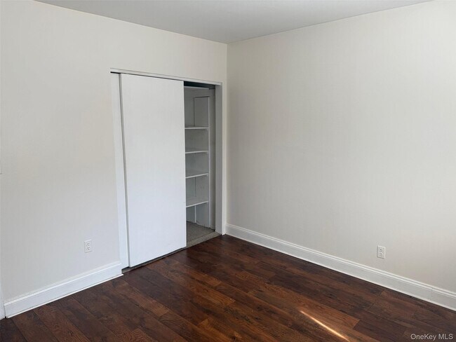 Foto del edificio - 530 Hudson Ave