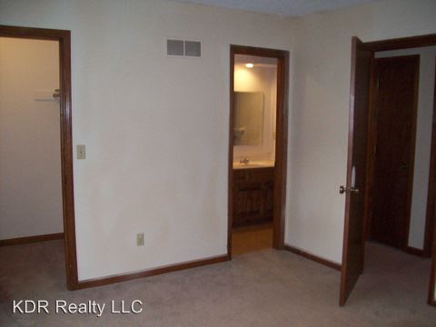 Building Photo - 6431 Hallet St