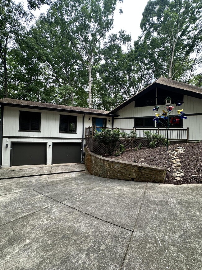 Foto del edificio - Beautiful Lake Front Property!
