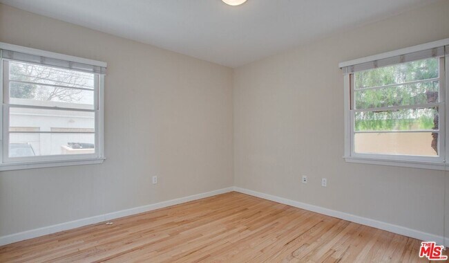 Building Photo - 1082 Elkgrove Ave