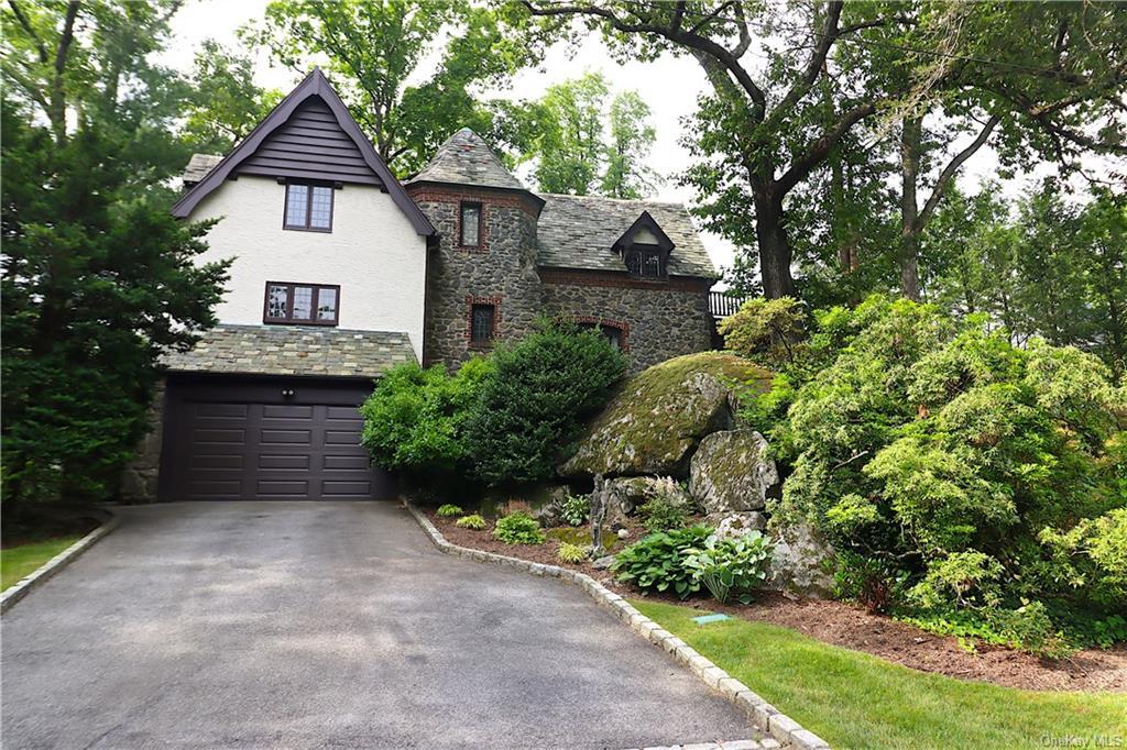 Foto principal - 2 Cricklewood Ln