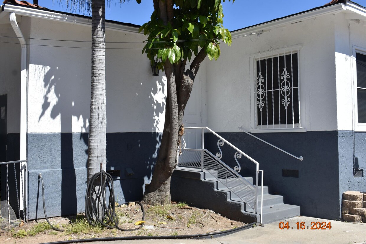 Foto principal - Charming Two-Bedroom, One-Bath Unit – Avai...