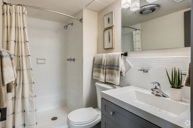 2 HAB, 2 BA - 1032 ft² - Lake Lucerne Towers