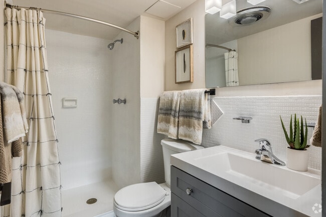 2BR, 2BA - 1032SF - Lake Lucerne Towers