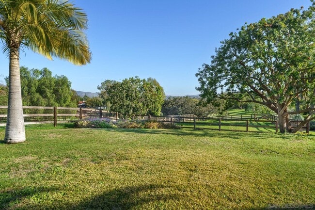 Building Photo - 6531 Lago Lindo