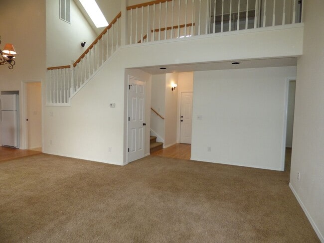 Building Photo - 3 Bed 2 bath home in North Salem!