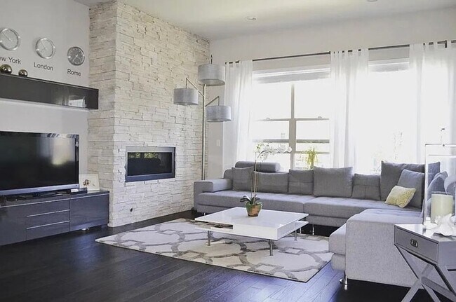 Building Photo - Modern, bright and spacious townhome for rent