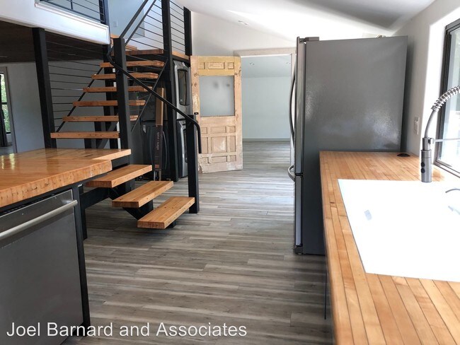 Building Photo - 3 br, 2 bath House - 1321 W San Antonio