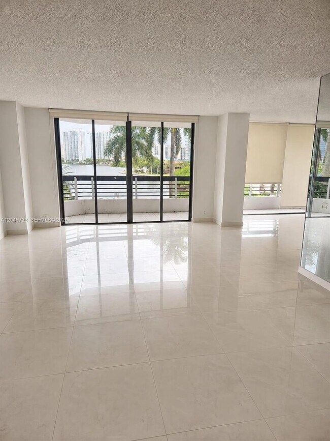 Foto del edificio - 3530 Mystic Pointe Dr