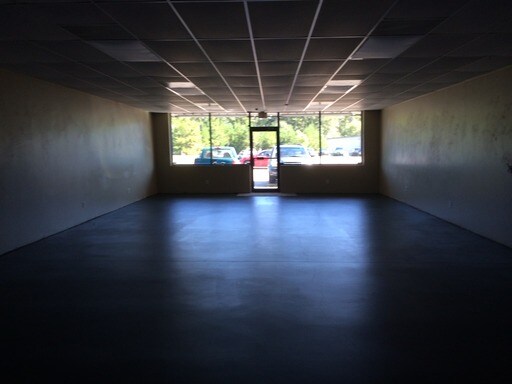 Building Photo - 104 Sage Commercial Dr