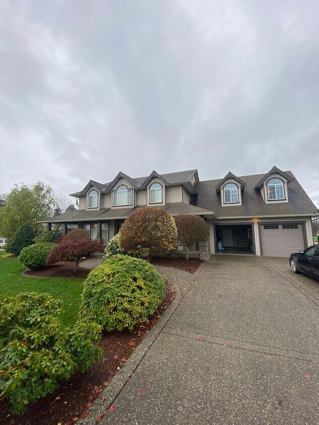 Photo principale - 10183 Young Rd N