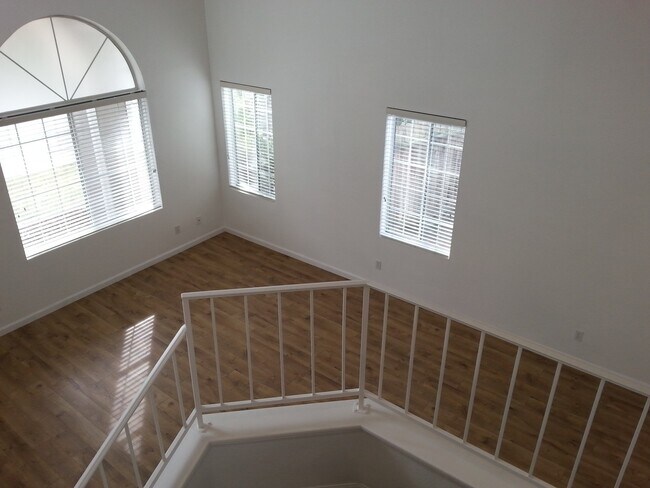 Building Photo - Pristine Glen Ellen Home