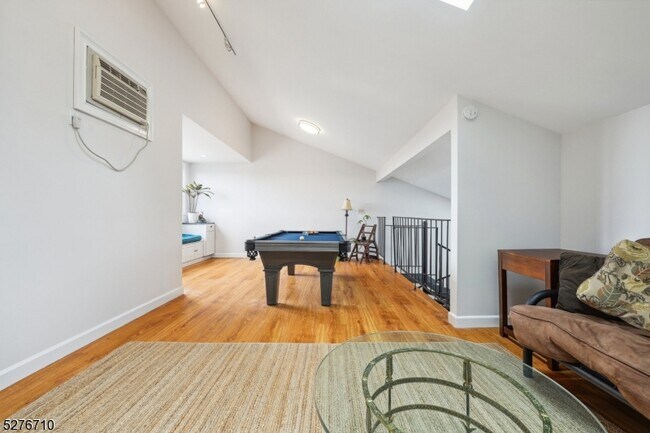 Building Photo - 41 Mt Kemble Ave