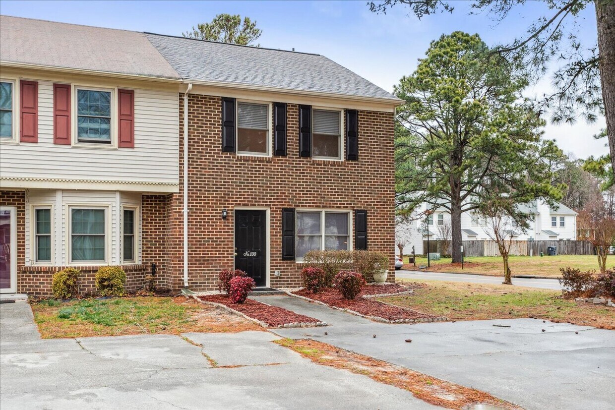 Primary Photo - York Crossing Townhome
