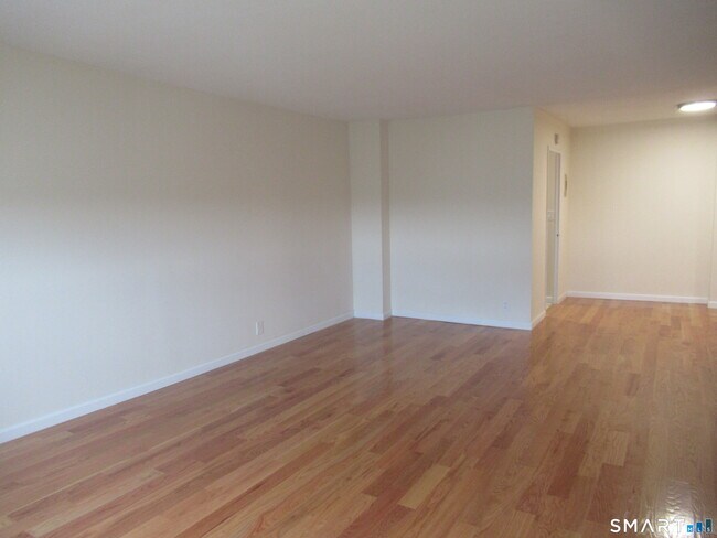 Building Photo - 2600 Park Ave