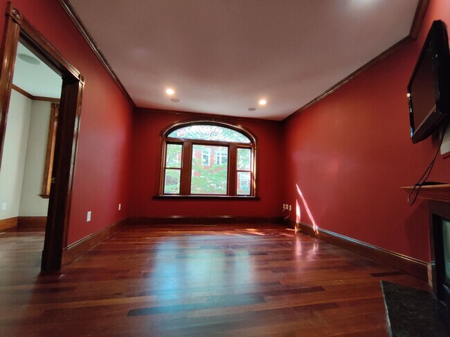 Building Photo - Cleveland Circle Area of Brookline. In-Uni...
