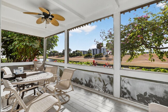 Foto del edificio - 19927 Boca W Dr