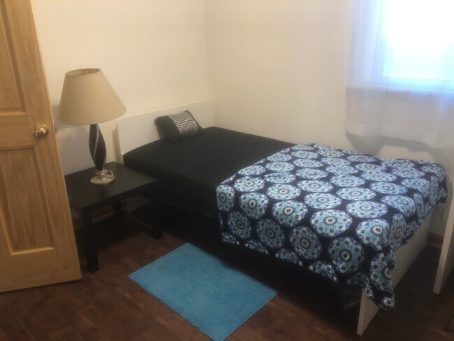 Foto del edificio - 24 th PERRY St