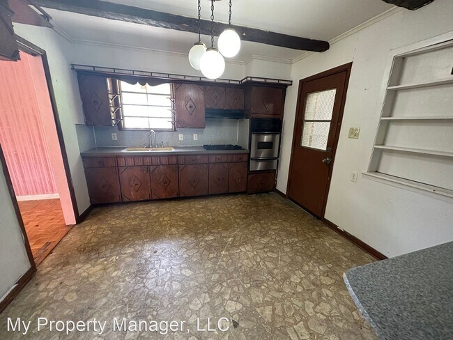 Foto del edificio - 3 br, 1.5 bath House - 959 Madison Avenue