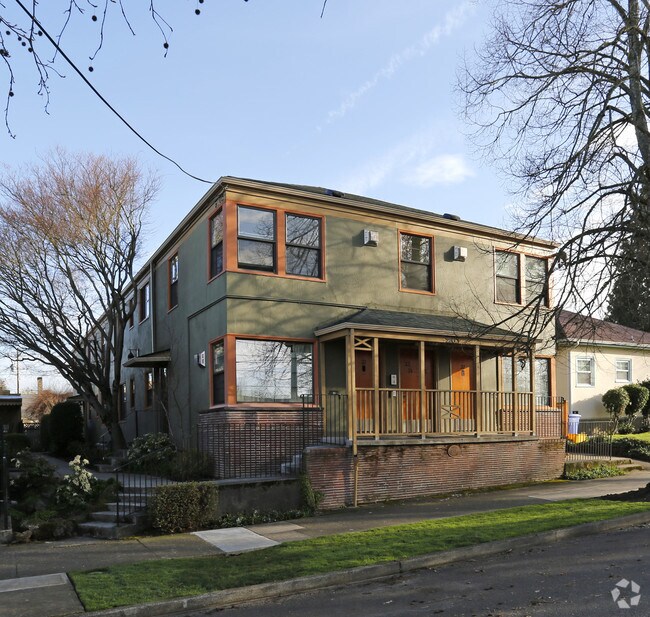 Primary Photo - 2105 SE Caruthers St