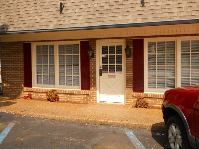 Building Photo - 5805 Lee Hwy