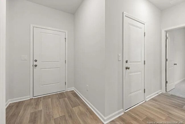 Building Photo - 347-347 Scottsdale Dr