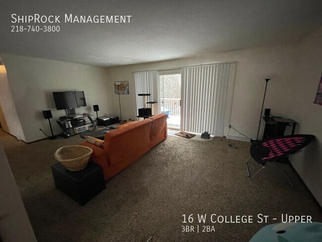 Building Photo - 16 W College St