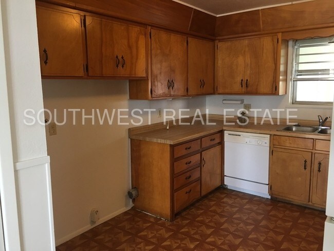 Building Photo - 204 Circle Dr