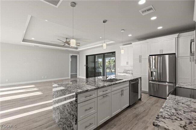 Foto del edificio - 3311 Surfside Blvd