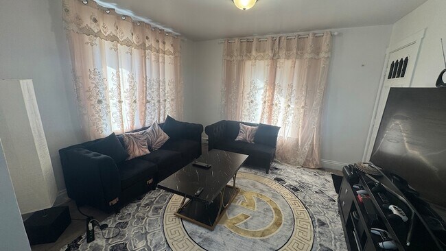 Foto del edificio - 2817 Gabriel Ave