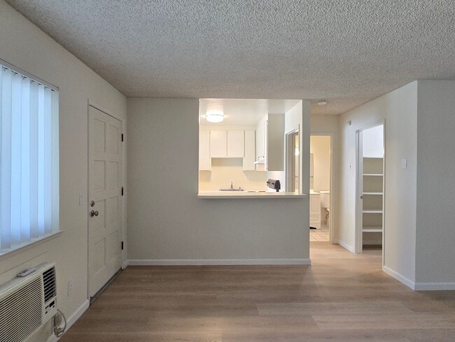 Building Photo - 935 Azure St