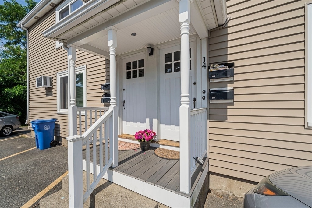Primary Photo - 14 Hartwell St