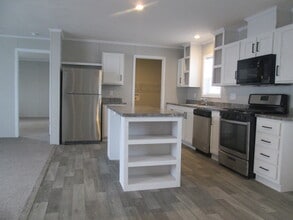Building Photo - 153 Hawthorne Dr